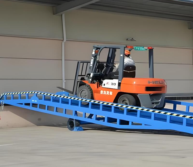 昆山移动式卸货平台（叉车用）